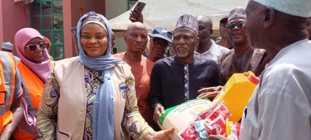 NEMA Distributes Relief Materials to Fire, Windstorm Victims in Niger
