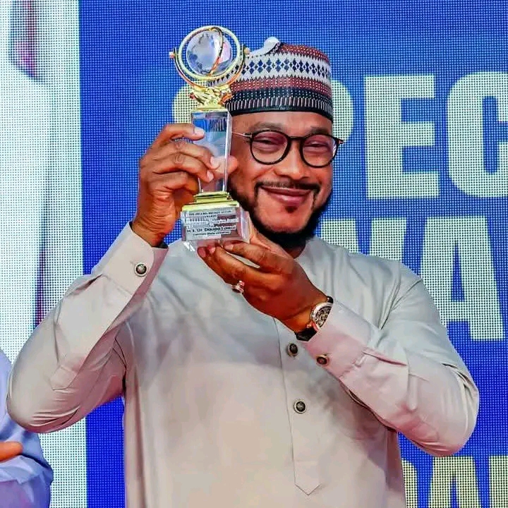 An karrama Gwamna Dauda Lawal da lambar yabo bisa gina ayyukan raya jihar Zamfara