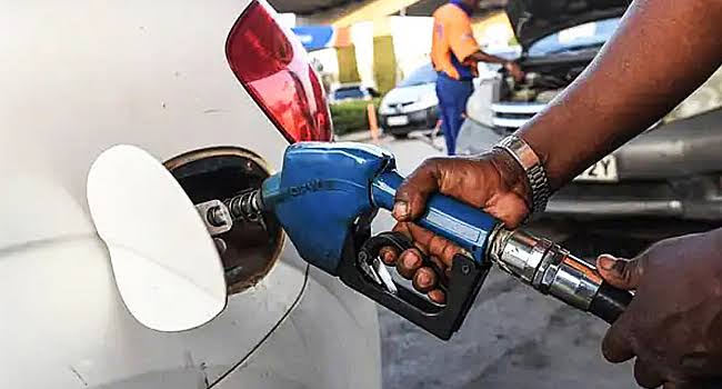 NNPC ta daga farashin man fetur zuwa N835 kowanne lita a Legas, N839 a Abuja
